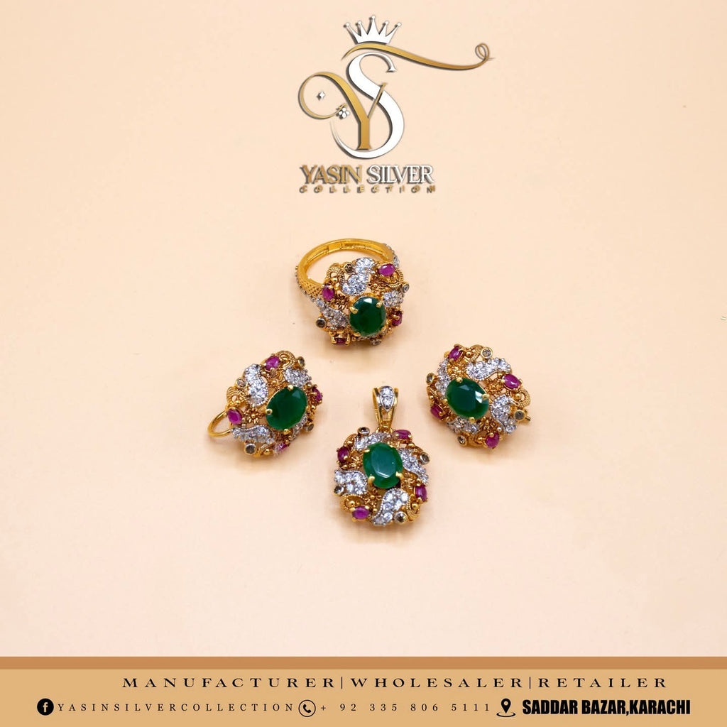 Royal Emerald Silver Pendant Set